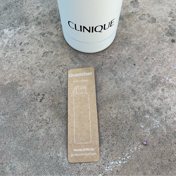 Clinique 22oz Double Wall Quencher Bottle with Screw On Lid - Picture 5 of 6